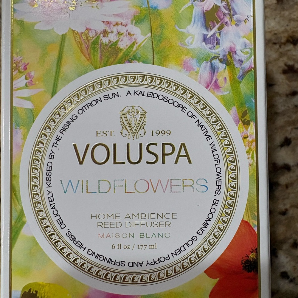 Voluspa Wildflowers Reed Diffuser - Picture 2 of 4